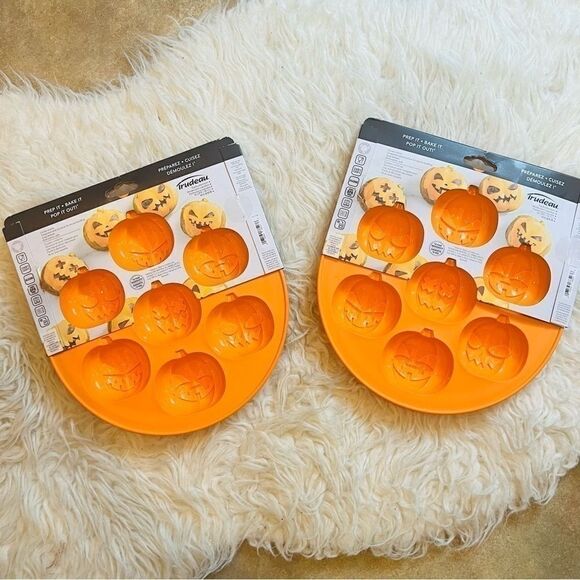 Trudeau Halloween Pumpkins Mini Treat Cake Pan Silicone Round set of 2 - Picture 4 of 5